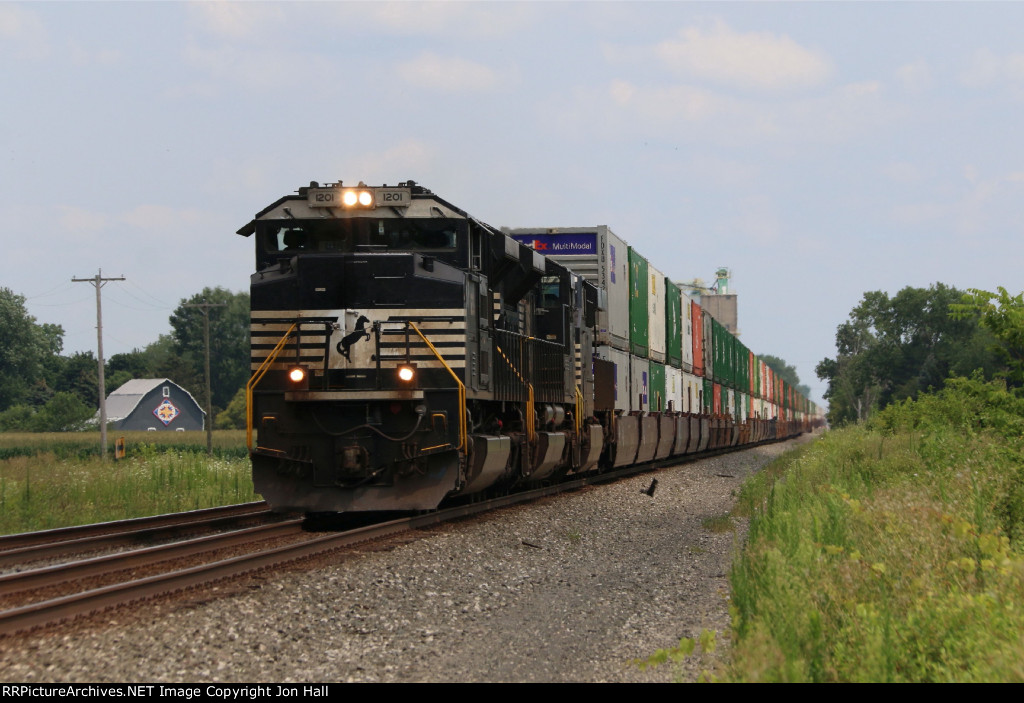 NS 1201 charges west through rural northern Ohio with 21T